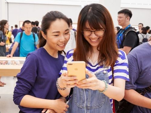 ̨׼Apple Storeҵ˿Ŷ68Сʱ