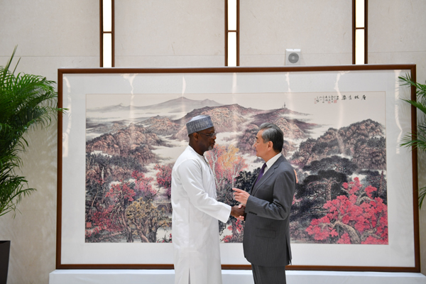 <strong>���������ն��ⳤɣ����</strong>