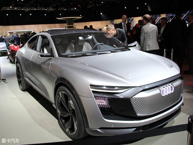 2017�Ϻ���չ���µ�e-tron�������