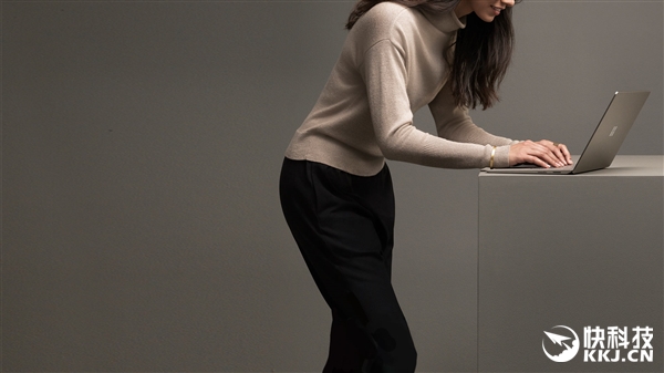 ΢��Surface Laptop��Ƚ��أ������ʼǱ���