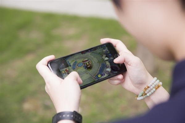 ��������ҫ�����ư�iPhone 7 Plus���ͼ�ͣ�������̫��